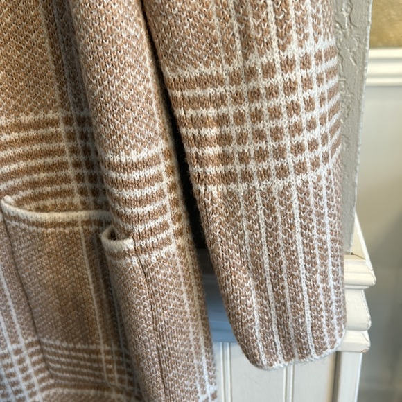 Carly Jean - size M long soft long sweater. NNT colors cream & soft sand - Picture 7 of 12